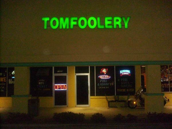 The green sign casts a beautifully haunting glow after staring at the gaudy lighting of the Wendy's and Walgreens that surround this amazing establishment.